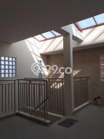 Ready to Use! Luxury House LT 105m2 Desain Elegan di Singgasana Ready to Use! Luxury House LT 105m2 Desain Elegan di Singgasana