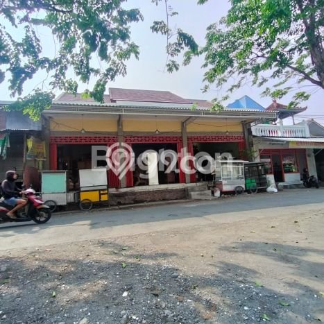 LOKASI PREMIUM! Ruko Kawasan , Luas 144m2m², Jalan Utama, Area Bisnis LOKASI PREMIUM! Ruko Kawasan , Luas 144m2m², Jalan Utama, Area Bisnis