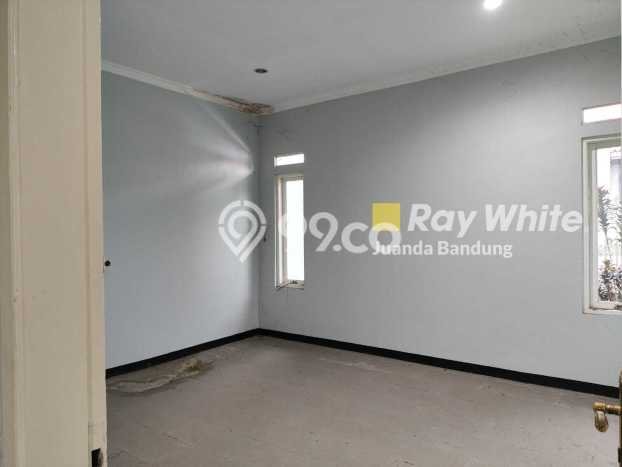 Dijual Hunian Rumah Terawat 4 Kamar di Soekarno Hatta, Bandung Dijual Hunian Rumah Terawat 4 Kamar di Soekarno Hatta, Bandung