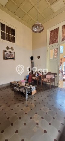 Rumah Strategis Lengkong, Bandung, Luas 261m2m² Bangunan 200m2m² Rumah Strategis Lengkong, Bandung, Luas 261m2m² Bangunan 200m2m²