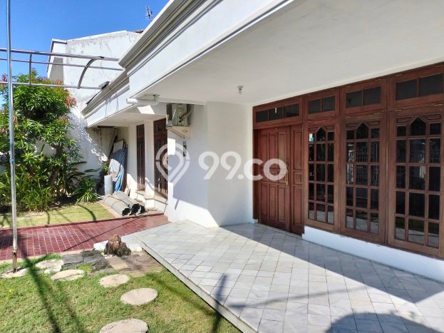 Rumah Elit Modern Tanpa Renovasi di Manyar Surabaya Rumah Elit Modern Tanpa Renovasi di Manyar Surabaya