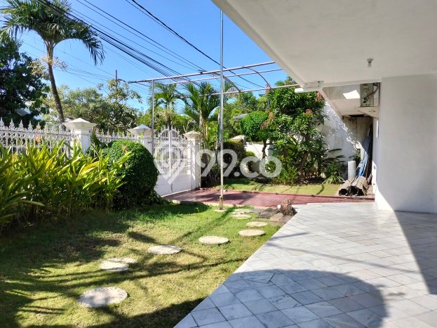 Rumah Elit Modern Tanpa Renovasi di Manyar Surabaya Rumah Elit Modern Tanpa Renovasi di Manyar Surabaya