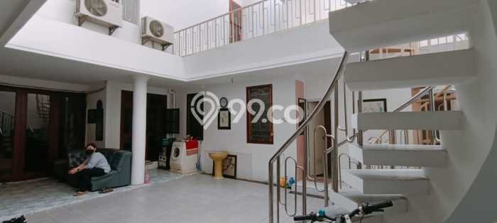 Rumah Elit Modern Tanpa Renovasi di Manyar Surabaya Rumah Elit Modern Tanpa Renovasi di Manyar Surabaya