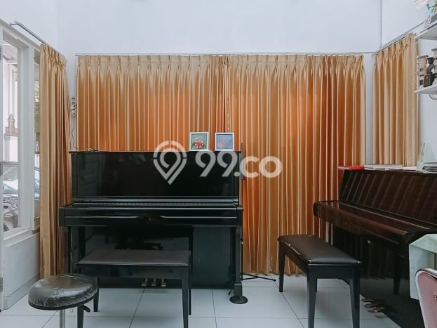 Rumah Luas Asri 5 KT Siap Pakai di Kedung Baruk Surabaya Rumah Luas Asri 5 KT Siap Pakai di Kedung Baruk Surabaya