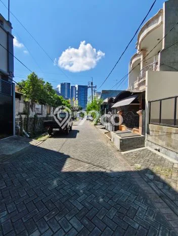 Dijual Hunian Rumah Nyaman 5 KT di Mayjen Sungkono, Surabaya Dijual Hunian Rumah Nyaman 5 KT di Mayjen Sungkono, Surabaya