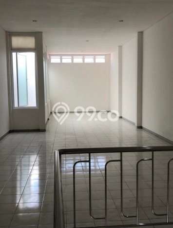 Ruko Disewa di Surabaya dengan LB 400m2 Area Komersial Ramai Ruko Disewa di Surabaya dengan LB 400m2 Area Komersial Ramai