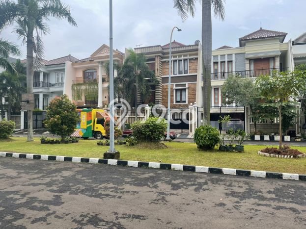 Rumah Mewah LB 500m2 Siap Huni Desain Elegan di Permata Buana, Jakarta Barat Rumah Mewah LB 500m2 Siap Huni Desain Elegan di Permata Buana, Jakarta Barat