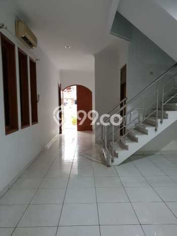 Disewakan! Rumah 4 Kamar Tidur &
3 Kamar Mandi di Puri Indah, Jakarta Barat Disewakan! Rumah 4 Kamar Tidur &
3 Kamar Mandi di Puri Indah, Jakarta Barat