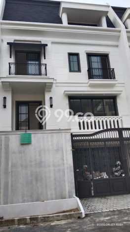 Ready to Use! Premium House LT 200m2 Desain Modern di Permata Buana Ready to Use! Premium House LT 200m2 Desain Modern di Permata Buana