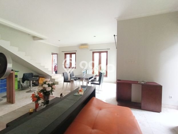 Hunian Eksklusif Siap Huni LT 266m2 di Kebayoran Lama, Jakarta Selatan Hunian Eksklusif Siap Huni LT 266m2 di Kebayoran Lama, Jakarta Selatan