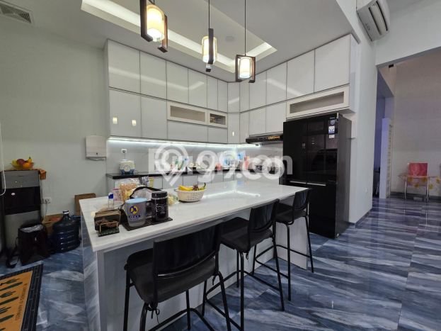 Hot Offer Hunian Mewah Ideal dan Luas di Gajah Mungkur, Semarang Hot Offer Hunian Mewah Ideal dan Luas di Gajah Mungkur, Semarang