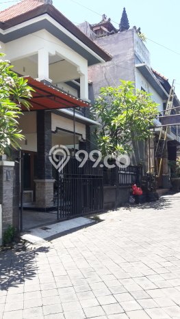Lokasi terbaik! Rumah siap pakai disewakan di Denpasar Selatan LB 220m2 Lokasi terbaik! Rumah siap pakai disewakan di Denpasar Selatan LB 220m2