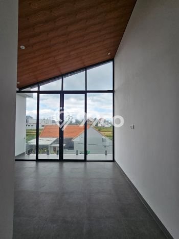 Vila Kawasan , Luas 100m2m², Akses ke transportasi publik Vila Kawasan , Luas 100m2m², Akses ke transportasi publik