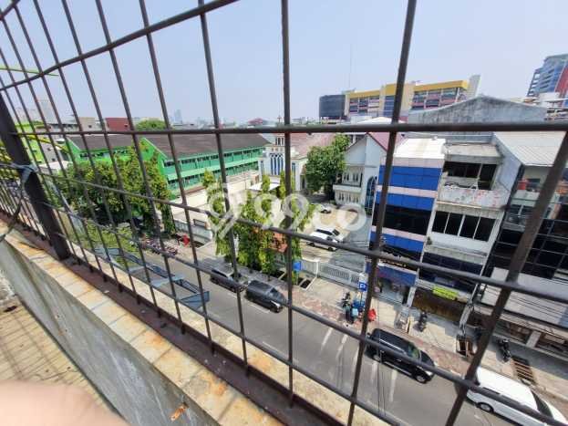Ruko Dijual di Jakarta Barat LT 66m2 & LB 264m2 Lokasi Terbaik! Ruko Dijual di Jakarta Barat LT 66m2 & LB 264m2 Lokasi Terbaik!