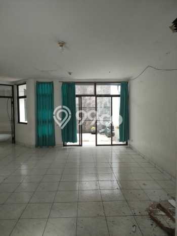 Rumah Elit LB 180m2 Siap Pakai Desain Elegan di Semanan, Jakarta Barat Rumah Elit LB 180m2 Siap Pakai Desain Elegan di Semanan, Jakarta Barat