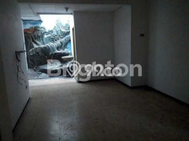 Disewakan! Rumah 5 Kamar Tidur &
3 Kamar Mandi di Tidar, Malang Disewakan! Rumah 5 Kamar Tidur &
3 Kamar Mandi di Tidar, Malang