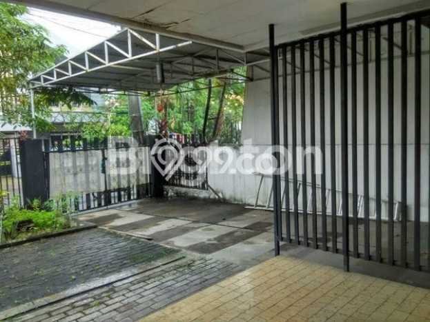 Disewakan! Rumah 5 Kamar Tidur &
3 Kamar Mandi di Tidar, Malang Disewakan! Rumah 5 Kamar Tidur &
3 Kamar Mandi di Tidar, Malang