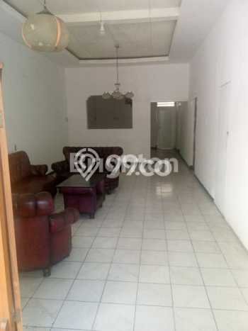 Lokasi strategis! Rumah siap huni disewakan di Lowokwaru LB 350m2 Lokasi strategis! Rumah siap huni disewakan di Lowokwaru LB 350m2