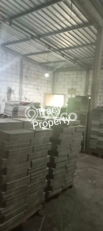 Gudang Bagus LT 697m2 LB 390m2 Dijual di Genuk Semarang Gudang Bagus LT 697m2 LB 390m2 Dijual di Genuk Semarang