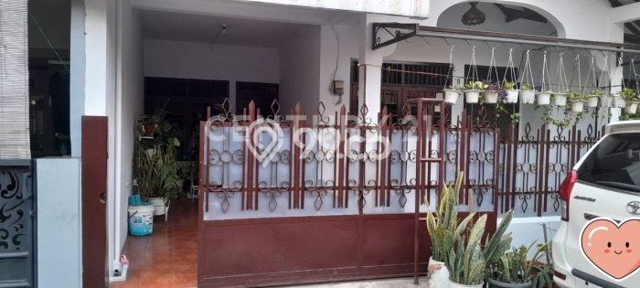 Dijual Hunian Rumah Terawat 5 Kamar di Bintara, Bekasi Dijual Hunian Rumah Terawat 5 Kamar di Bintara, Bekasi