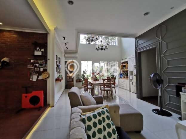 Jual Rumah Mewah Megah Dengan View Eksklusif di Alam Sutera, Tangerang Jual Rumah Mewah Megah Dengan View Eksklusif di Alam Sutera, Tangerang
