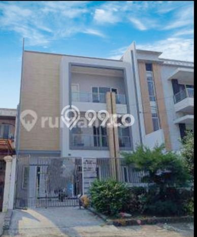 For Sale Hunian Mewah Klasik di Jakarta Barat For Sale Hunian Mewah Klasik di Jakarta Barat