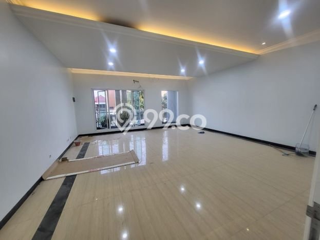 For Sale Hunian Mewah Klasik di Jakarta Barat For Sale Hunian Mewah Klasik di Jakarta Barat
