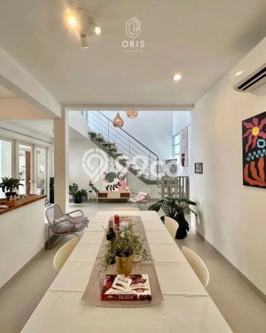 Hunian Elit LB 190m2 Siap Pakai Desain Elegan di Rempoa, Tangerang Hunian Elit LB 190m2 Siap Pakai Desain Elegan di Rempoa, Tangerang