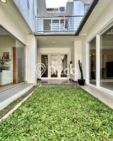 Hunian Elit LB 190m2 Siap Pakai Desain Elegan di Rempoa, Tangerang Hunian Elit LB 190m2 Siap Pakai Desain Elegan di Rempoa, Tangerang