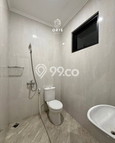 Peluang Investasi! Rumah Kost Dijual di Menteng, Jakarta Pusat, 20 KT, 20 KM, Luas 1000m2 Peluang Investasi! Rumah Kost Dijual di Menteng, Jakarta Pusat, 20 KT, 20 KM, Luas 1000m2
