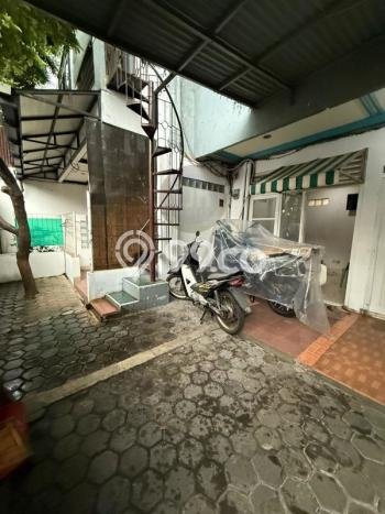Siap Huni Rumah Mewah 12 Kamar di Jatinegara Dekat ke Mana Pun Siap Huni Rumah Mewah 12 Kamar di Jatinegara Dekat ke Mana Pun