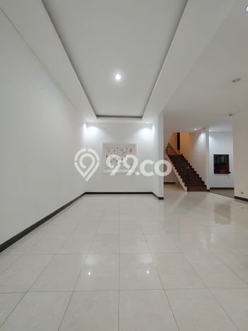 Hunian Cantik Modern Lb 350m2 di Ciracas, Jakarta Timur Hunian Cantik Modern Lb 350m2 di Ciracas, Jakarta Timur