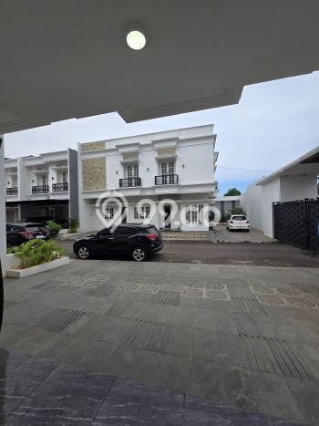 Rumah Elit Modern Tanpa Renovasi di Pondok Bambu Jakarta Timur Rumah Elit Modern Tanpa Renovasi di Pondok Bambu Jakarta Timur