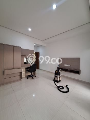 Hunian Elit LB 300m2 Siap Pakai Desain Elegan di Pondok Kelapa, Jakarta Timur Hunian Elit LB 300m2 Siap Pakai Desain Elegan di Pondok Kelapa, Jakarta Timur