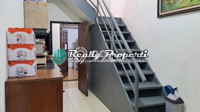 Siap Huni Rumah Mewah 6 Kamar di Cipayung Dekat ke Mana Pun Siap Huni Rumah Mewah 6 Kamar di Cipayung Dekat ke Mana Pun