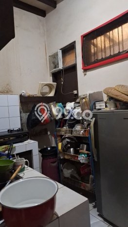 Rumah Strategis dengan 4 Kamar Tidur di Kawasan Cikutra, Bandung Rumah Strategis dengan 4 Kamar Tidur di Kawasan Cikutra, Bandung