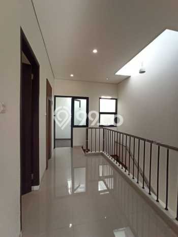 Rumah Luxury Modern Tanpa Renovasi di Rawamangun Jakarta Timur Rumah Luxury Modern Tanpa Renovasi di Rawamangun Jakarta Timur