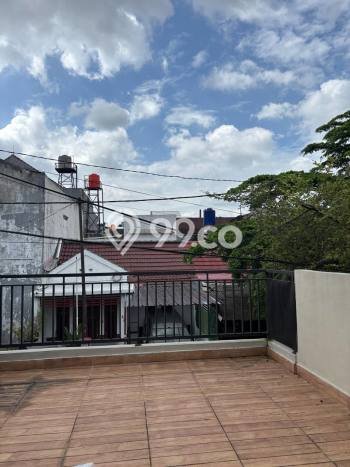 For Sale Rumah 5 Kamar Lokasi Strategis Nyaman dan Strategis di Cinere For Sale Rumah 5 Kamar Lokasi Strategis Nyaman dan Strategis di Cinere