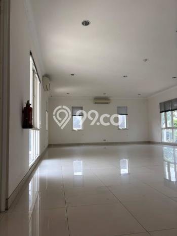 Rumah Mewah Akses Strategis di Surabaya Unfurnished Rumah Mewah Akses Strategis di Surabaya Unfurnished