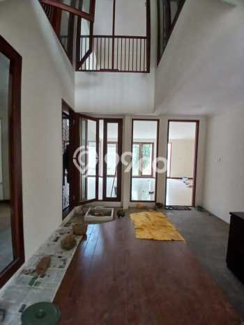 Ready to Use! Luxury House LT 488m2 Desain Modern di Graha Ready to Use! Luxury House LT 488m2 Desain Modern di Graha