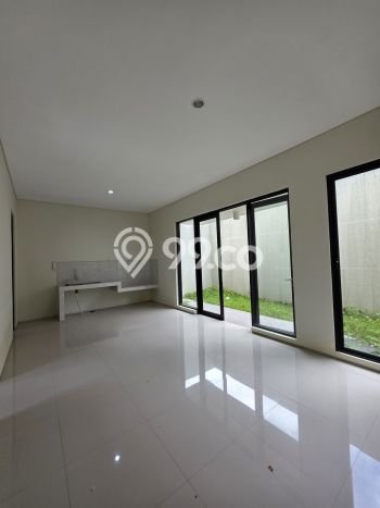 Rumah Luas Asri 4 KT Siap Pakai di Citraland Surabaya Rumah Luas Asri 4 KT Siap Pakai di Citraland Surabaya