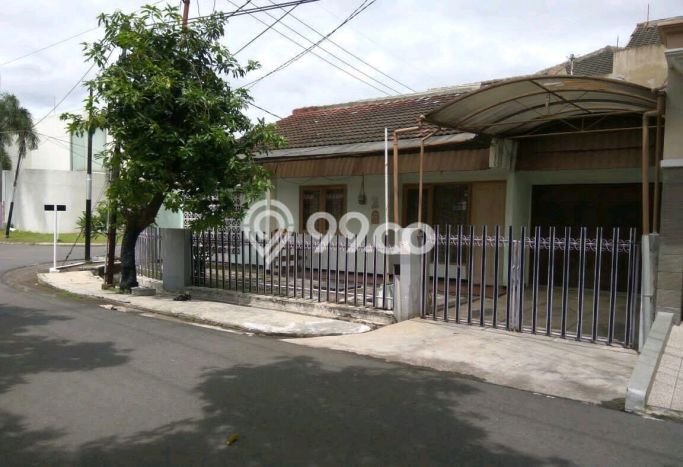 For Sale Hunian Rumah Terawat 4 Kamar di Kutisari, Surabaya For Sale Hunian Rumah Terawat 4 Kamar di Kutisari, Surabaya