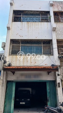 Ruko Dijual di Surabaya LT 127m2 & LB 350m2 Lokasi Terbaik! Ruko Dijual di Surabaya LT 127m2 & LB 350m2 Lokasi Terbaik!