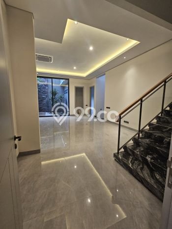 Jual Rumah Mewah Megah Dengan View Cantik di Pakuwon Indah, Surabaya Jual Rumah Mewah Megah Dengan View Cantik di Pakuwon Indah, Surabaya