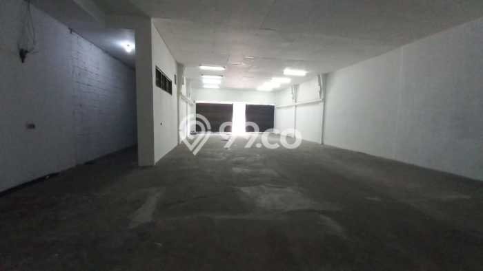 Gudang Area Strategis di Semarang Barat, Luas 400m², Siap Operasional Gudang Area Strategis di Semarang Barat, Luas 400m², Siap Operasional