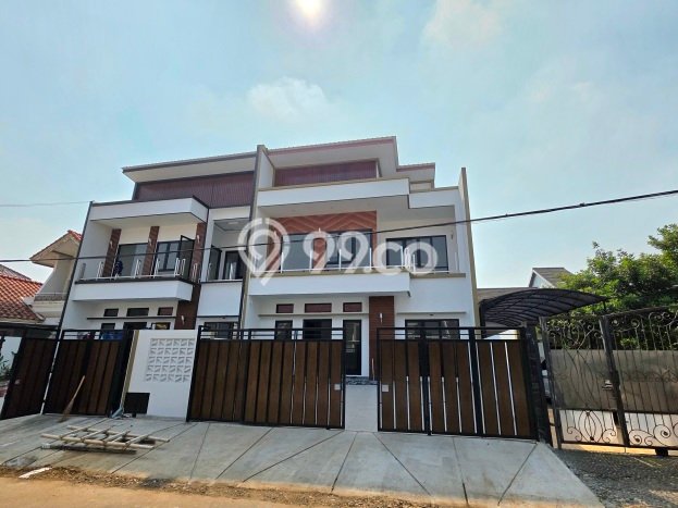 Ready to Use! Premium House LT 180m2 Desain Elegan di BSD Ready to Use! Premium House LT 180m2 Desain Elegan di BSD