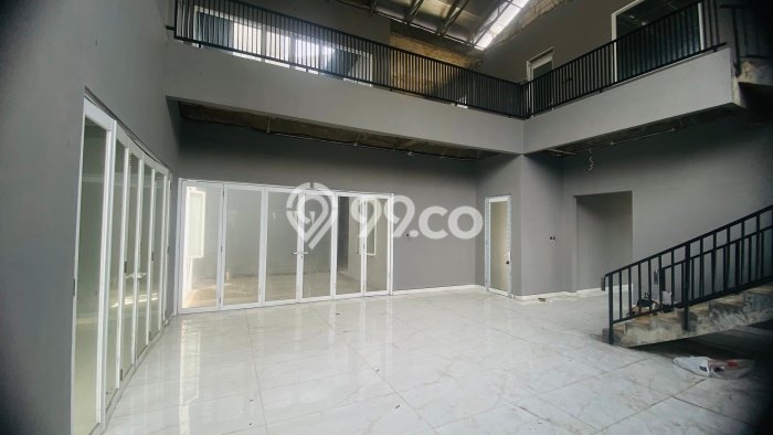 Rumah Asri di Menteng, 5 KM, Lingkungan Tenang, LT 650m2m² Bangunan 800m2m² Rumah Asri di Menteng, 5 KM, Lingkungan Tenang, LT 650m2m² Bangunan 800m2m²