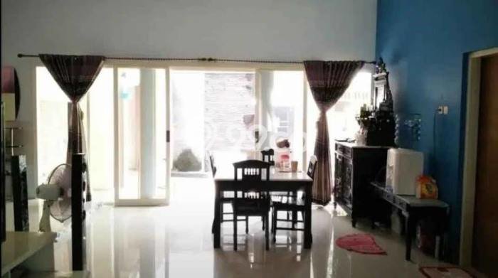 Rumah Elit Modern Tanpa Renovasi di Kutisari Surabaya Rumah Elit Modern Tanpa Renovasi di Kutisari Surabaya