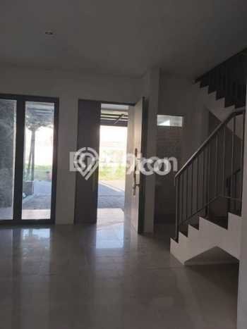 For Sale Rumah 3 Kamar Lokasi Strategis Nyaman dan Strategis di Rungkut For Sale Rumah 3 Kamar Lokasi Strategis Nyaman dan Strategis di Rungkut