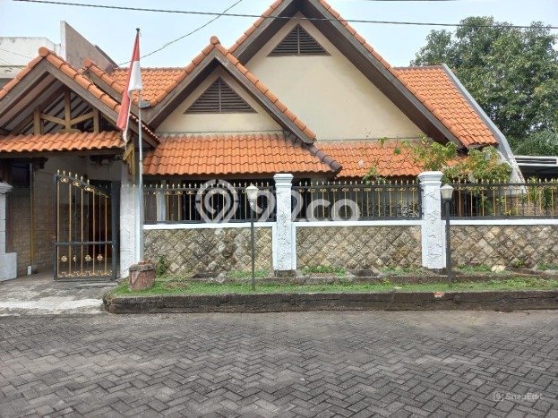 Rumah Eksklusif Siap Huni LT 325m2 di Rungkut, Surabaya Rumah Eksklusif Siap Huni LT 325m2 di Rungkut, Surabaya